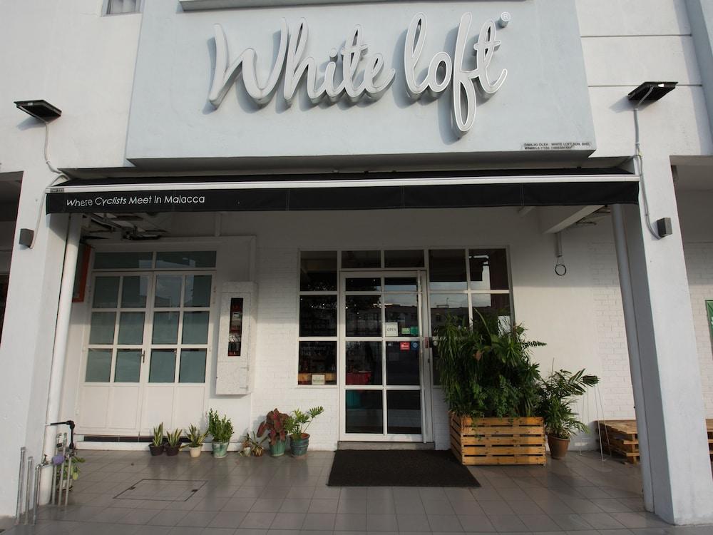 White Loft Hotel Malacca Екстериор снимка