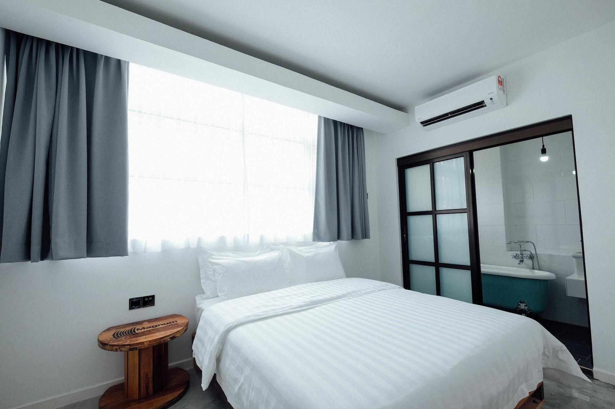 White Loft Hotel Malacca Екстериор снимка